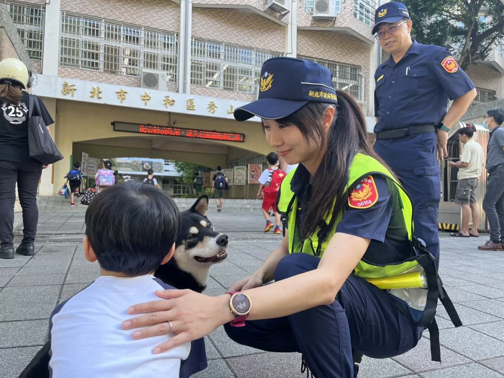 開學日遇颱風中和警護童｜波麗士守護小學生安全上下學