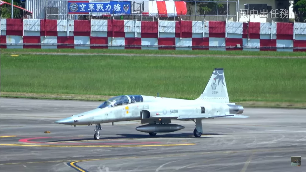 rf-5e-偵查虎不除役!明年繼續翱翔!台東志航f-5f空對地訓練