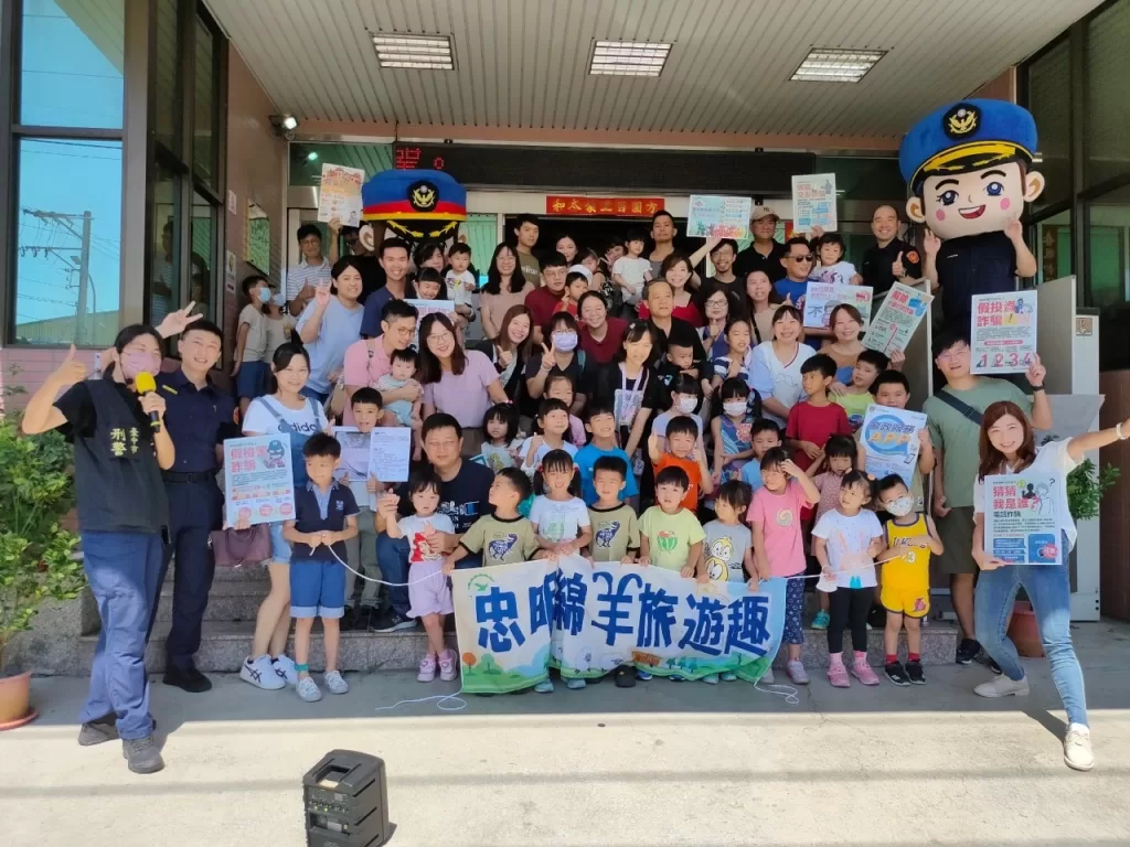 交通安全宣導月喜迎幼稚園參訪｜春社警獲贈神級手繪感謝狀