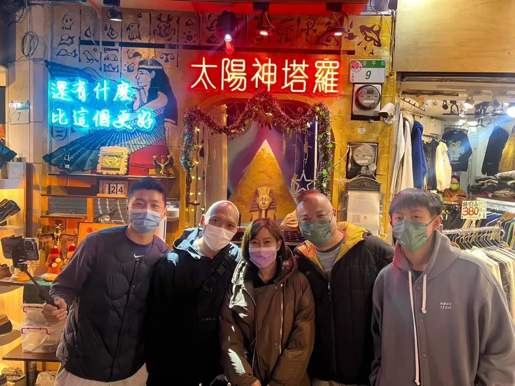 士林夜市最大亮點│解憂塔羅店，沒預約訂不到