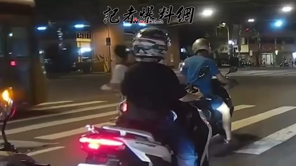 （城市跨欄片）台北城市跨欄賽！　行人闖紅燈人行道「跨欄」欲閃機車仍相撞