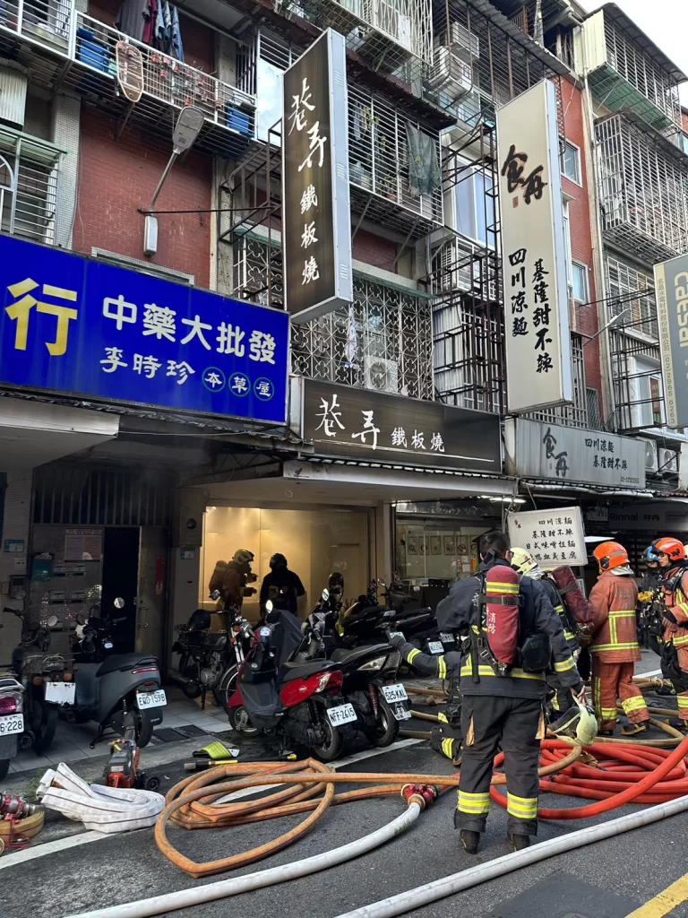 瓦斯行員工幫換瓦斯桶釀禍　板橋鐵板燒店起火