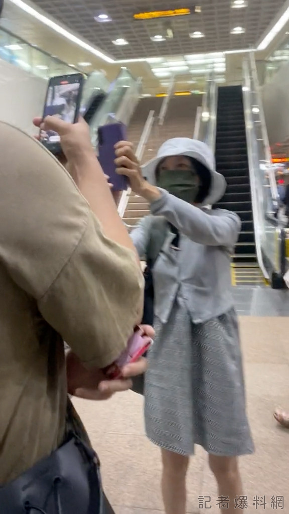 穿耶穌受難的潮T讓阿姨不開心? 惱羞成怒竟想搶手機 42 未命名 2 5 | jpg咖啡,台南,甜點店,負評 記者爆料網