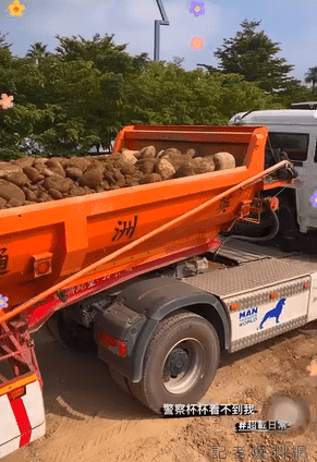 有夠白目?砂石車超載躲過警察還自拍炫耀 網友怒批:拿別人生命開玩笑 44 砂石車 超載 短影片