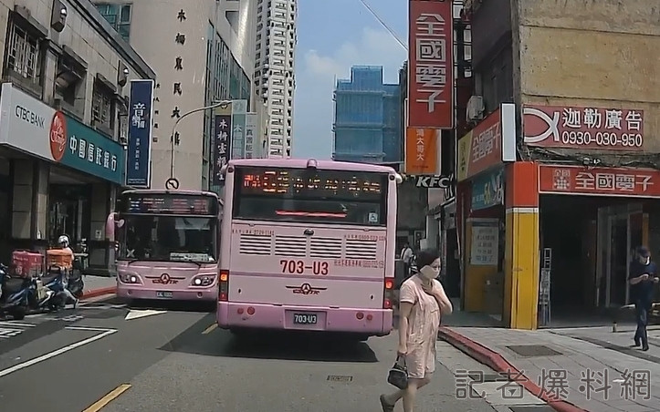 1694796103770 | 過馬路,公車 記者爆料網