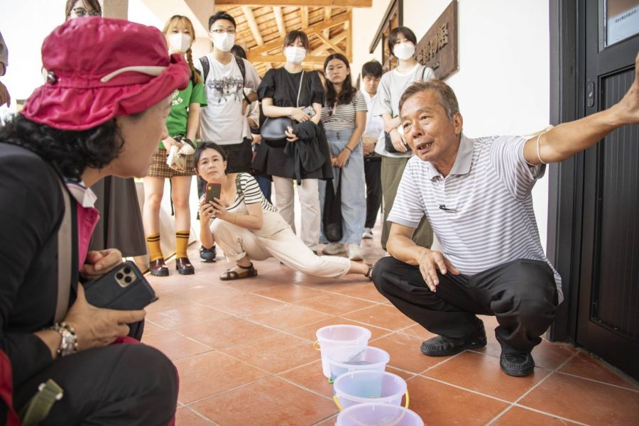 「熱蘭遮博物館」灰壁修復另類展示 匠師現場講解「抹灰」給你看