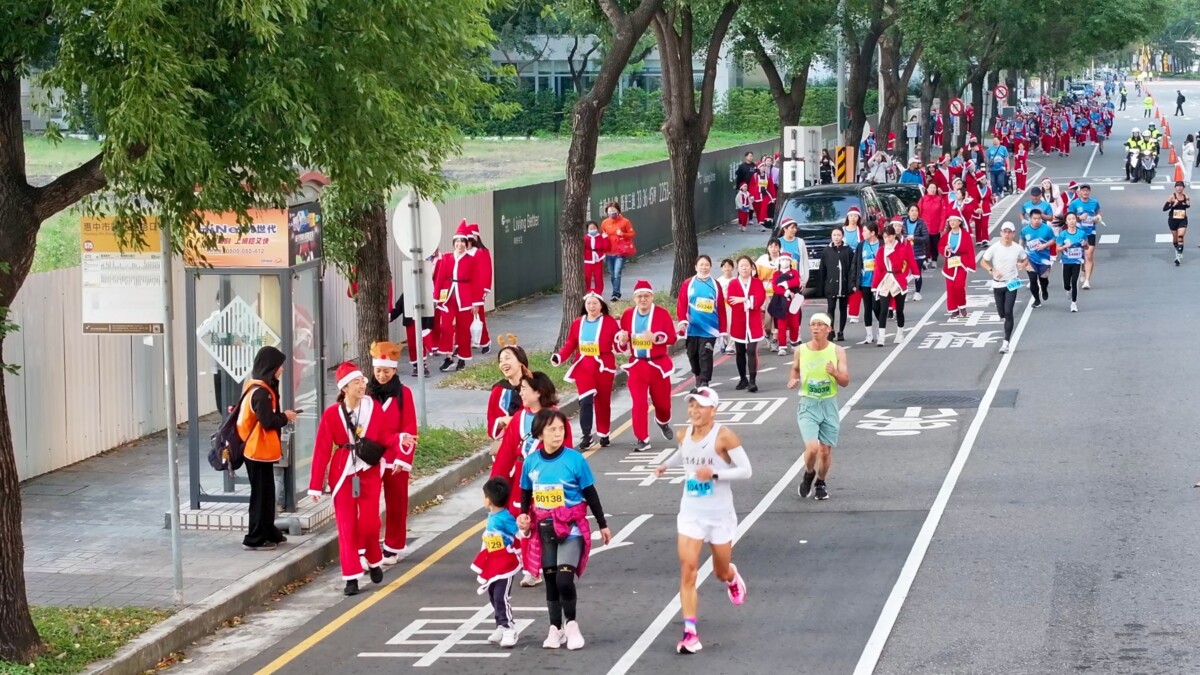 鄭照新聖誕變裝領跑  台中城市半程馬拉松重磅登場